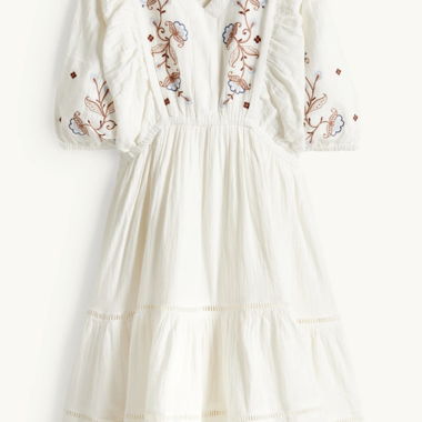 Weisses besticktes Kleid