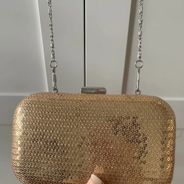 Elegante Clutch mit goldenen Pailletten