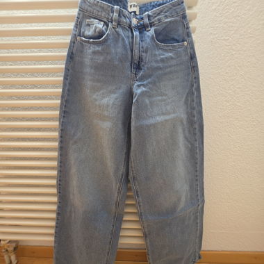 Jeans largo a vita bassa