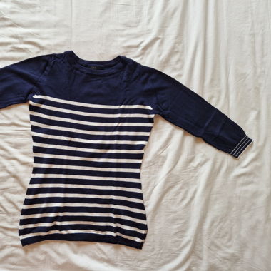 T-shirt rayé bleu et blanc