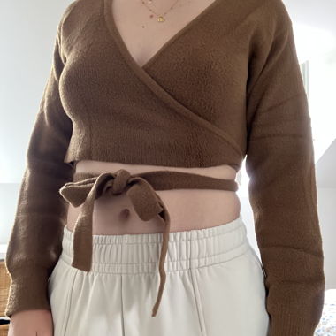 Maglia avvolgente corta marrone