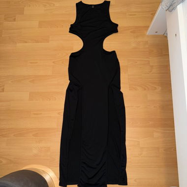 Schwarzes Kleid