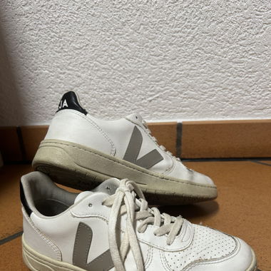 Veja Size 38