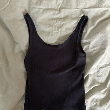 Kurzes schwarzes geripptes Top
