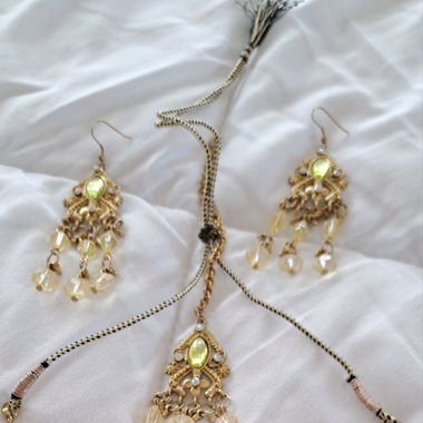 Hochwertiges Schmuckset - Halskette,Ohrringe&Tikka