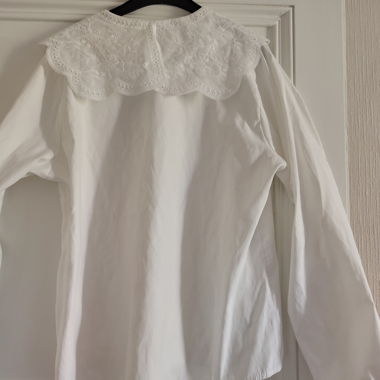 Camicia bianca con colletto ricamato