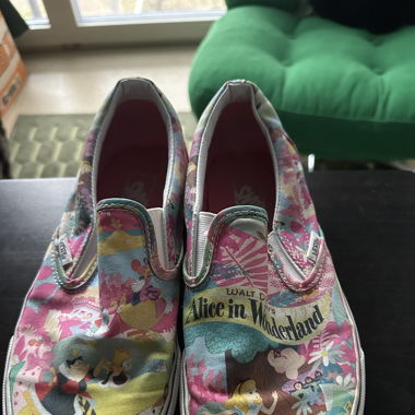 Vans Slip On Alice in Wonderland