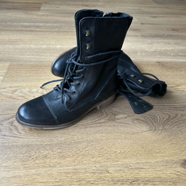 Stivali in pelle alla moda