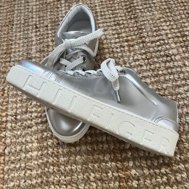 Silberne Hilfiger-Sneaker
