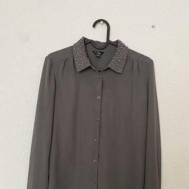 Bluse mit Nieten