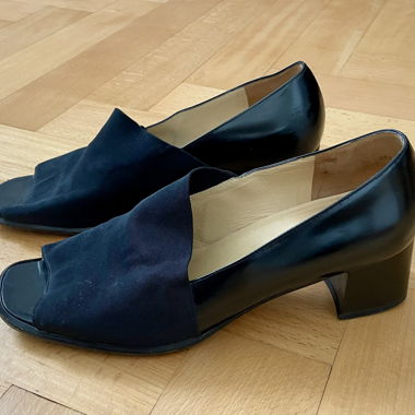 Scarpe nere con tacco alto