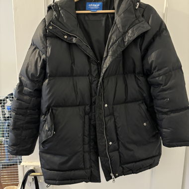 Giacca imbottita adidas nera con cappuccio