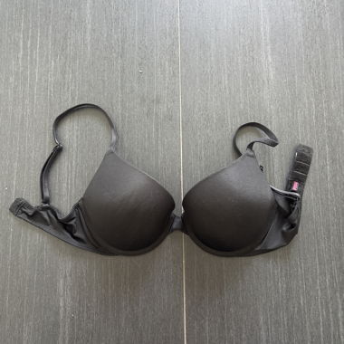 Black push-up bra