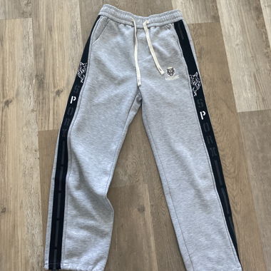 Pantaloni da jogging grigi con righe