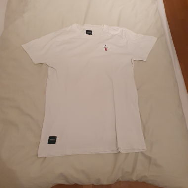 T-shirt bianco con ricamo