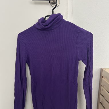 Pull col roulé violet