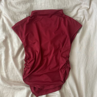 Rotes kurzes Top