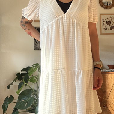 Kleid weiss S/36 Résumé