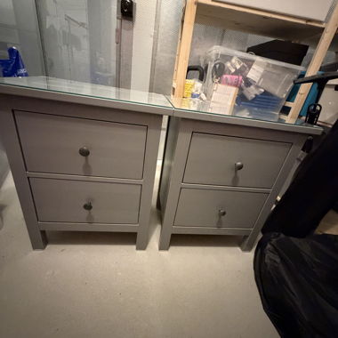 Lot de deux tables de chevet IKEA HEMNES grises