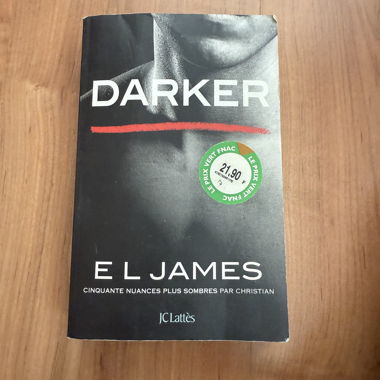 Darker / E L James