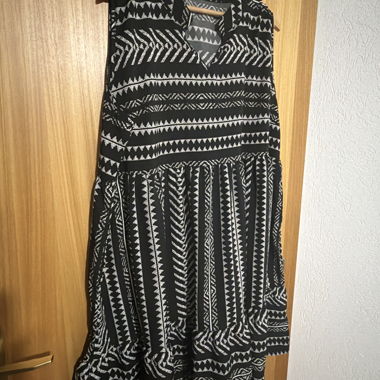 Sleeveless Dress with Geometric Pattern