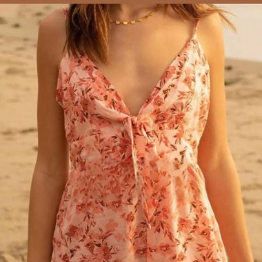 Kurzer Jumpsuit mit Kirschblütenprint
