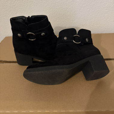 Schwarze Stiefeletten mit Absatz Grösse 38