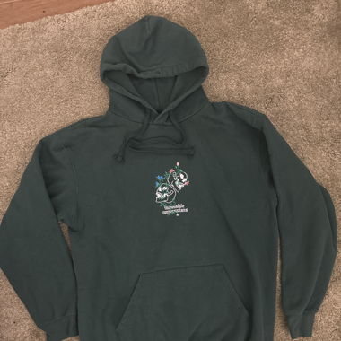 grüner Hoodie mit Stickerei