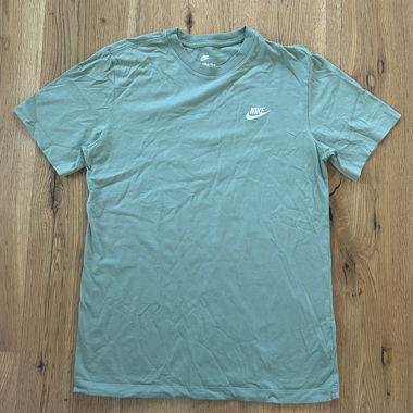 nike t-shirt