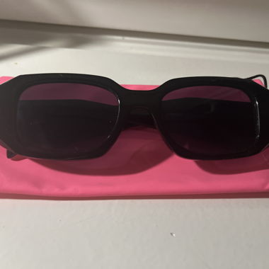 Lunettes de soleil noires