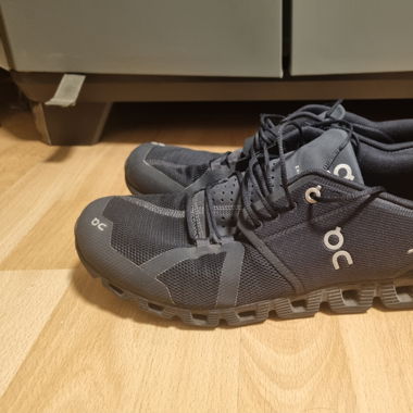 ON Cloud (44) (original sneaker)