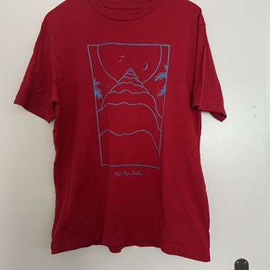 Black Sea Dahu / rotes Shirt