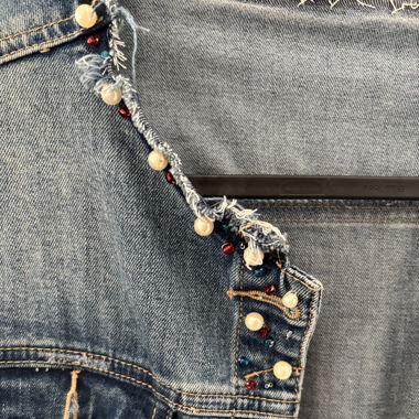 Jeansjacke mit Perlen, Grösse M, Thrift 