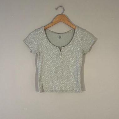 Pastellgrün gemustertes Kurzarmshirt