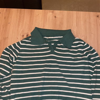 Pull rayé vert et blanc 