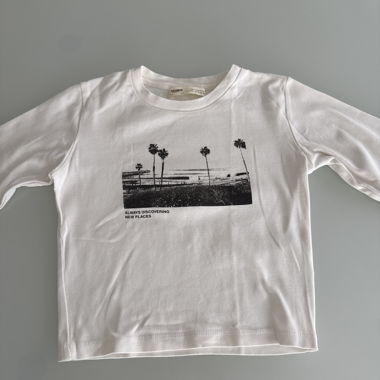 T-shirt bianco a maniche lunghe con stampa