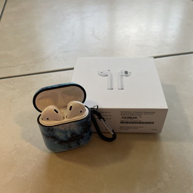 Apple AirPods Gen. 2 mit Hülle