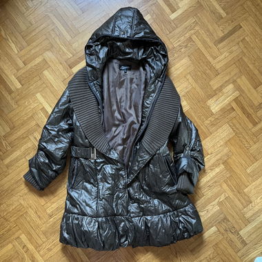Cappotto invernale marrone da donna con cintura