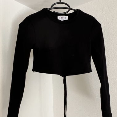 Schwarzes Crop-Top mit Schnürband