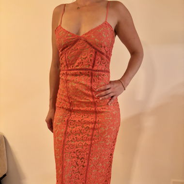 Lachsfarbenes Kleid