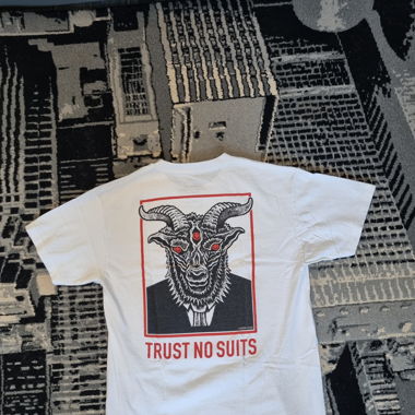 T-Shirt "Trust no suits" - Lurking Class - L