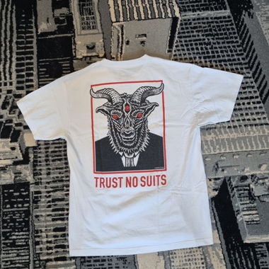 T-Shirt "Trust no suits" - Lurking Class - L
