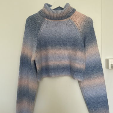 Gestreifter Rollkragenpullover