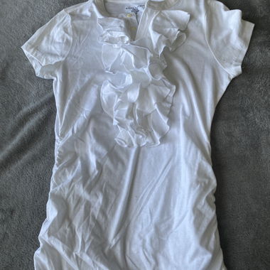 T-shirt bianco con balze