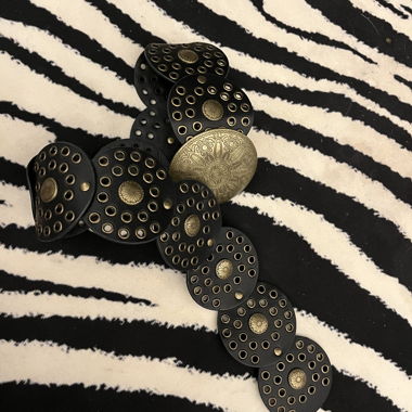 Black belt with round stud elements