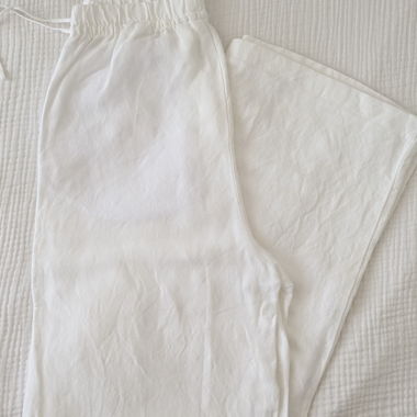 Pantaloni in lino bianchi con vita elasticizzata