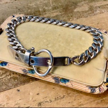 Bracelet en métal avec fermeture