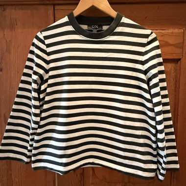 COS gestreiftes Langarmshirt