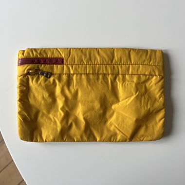 small prada pouche (original)