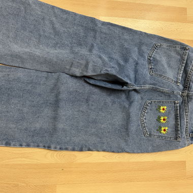 Jean avec broderie florale